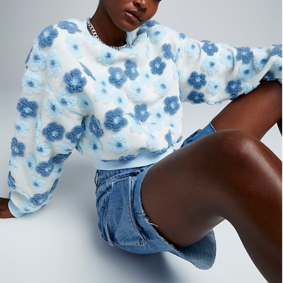 Maison de syndrome x Dress mafia white & blue 3D flowers brushed sweatshirt NWT - Picture 14 of 14